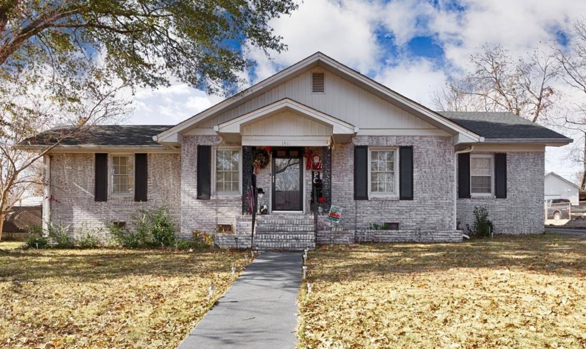 House for rent at 1511 10th Ave SE, Decatur, AL 35601