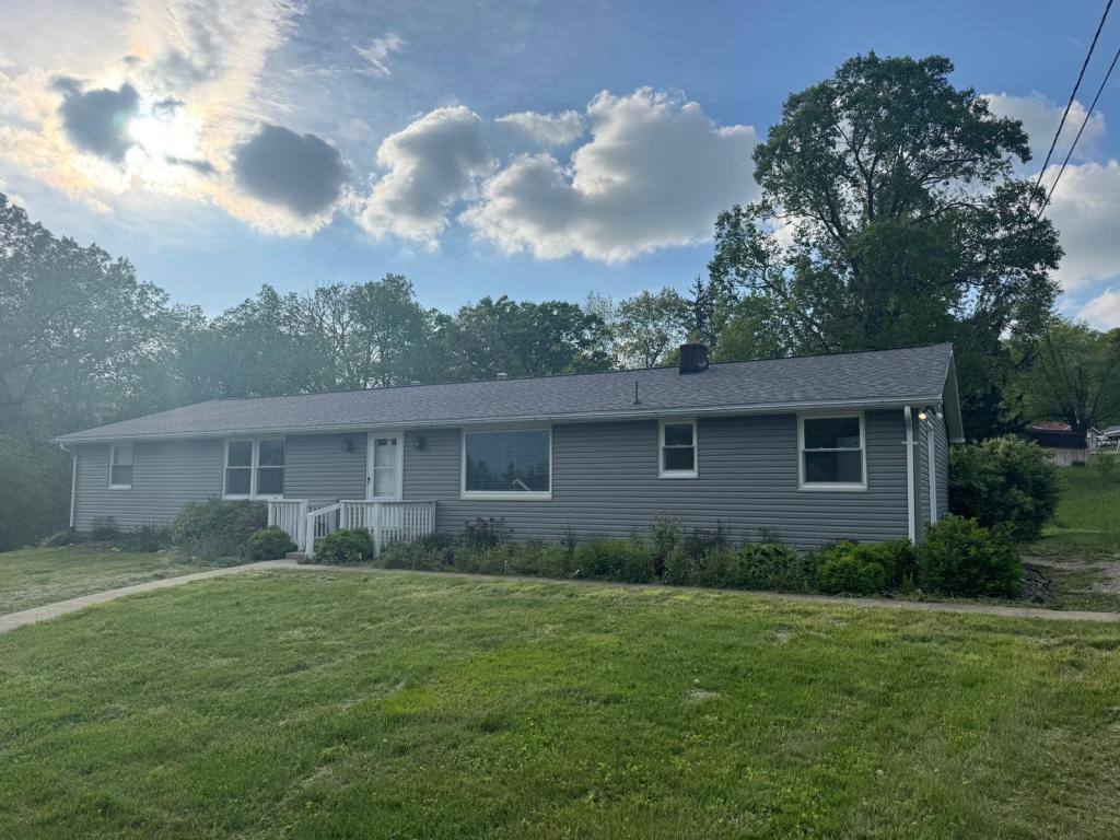 Apartment for rent at 1330 James Circle, Zanesville, OH 43701