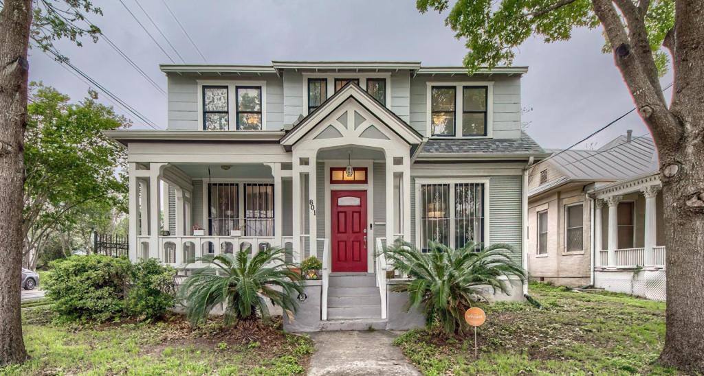 House for rent at 801 N Pine St, San Antonio, TX 78202