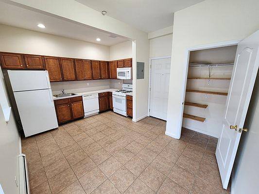 Apartment for rent at 818 Clarence Ave #3B, Bronx, NY 10465