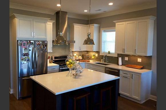 Apartment for rent at 1241 W Oakdale #1E, Chicago, IL 60657