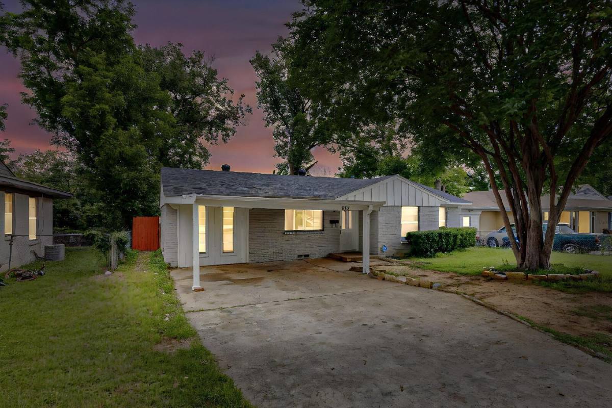 House for rent at 307 E 15th St, Irving, TX 75060