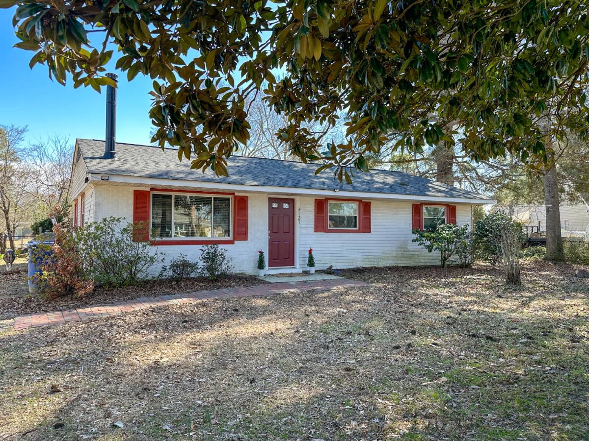 House for rent at 3127 N Riverside Dr, Lanexa, VA 23089