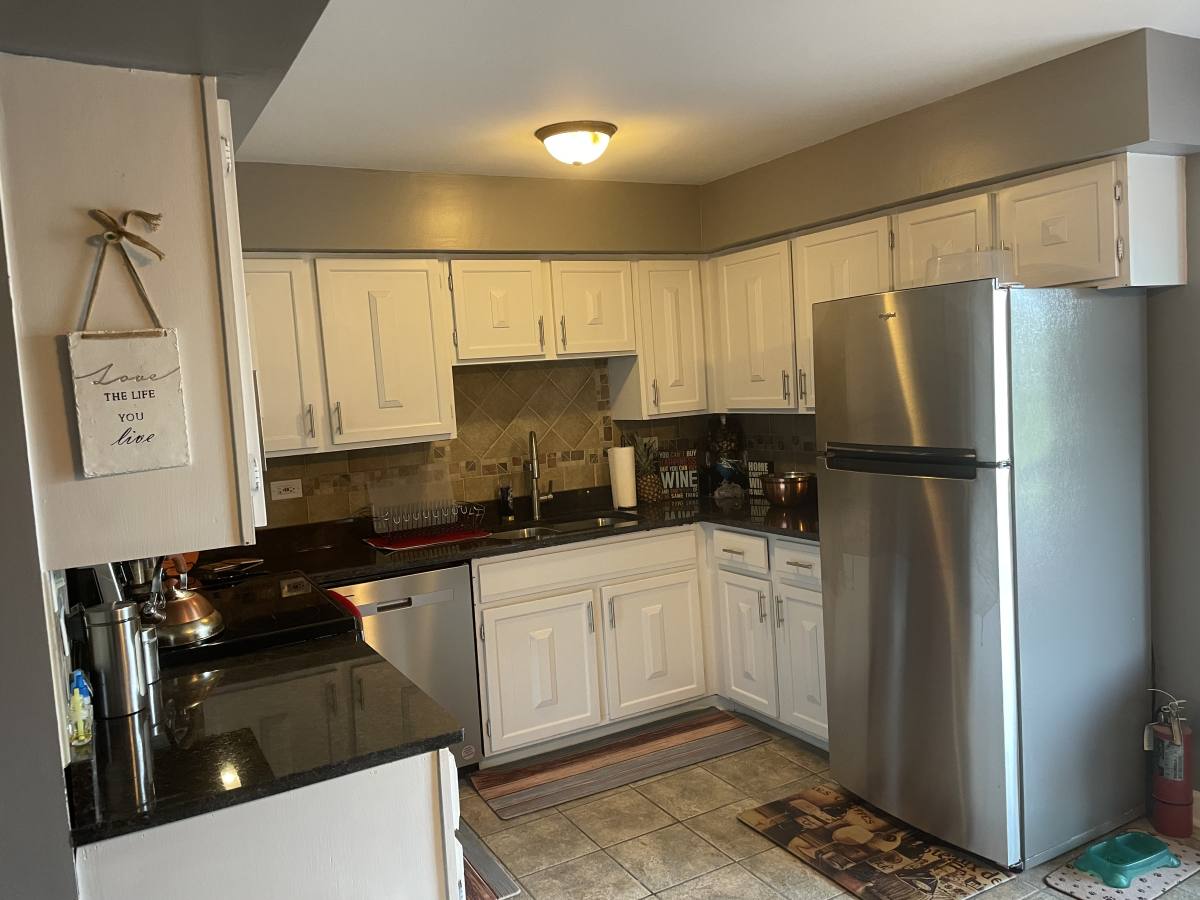 Apartment for rent at 18332 Wentworth Ave #1A, Lansing, IL 60438
