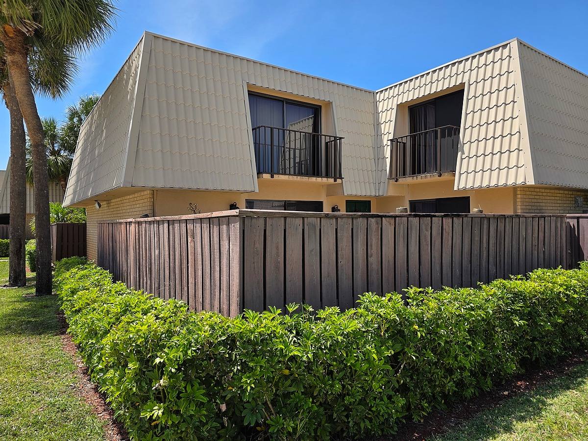 Townhouse for rent at 6211 62nd Way, West Palm Beach, FL 33409