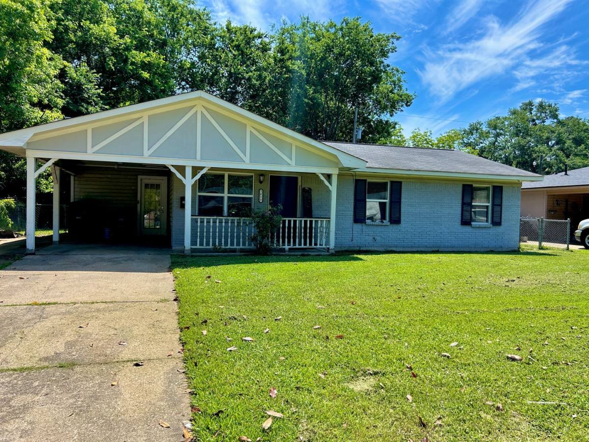 House for rent at 7813 Woodfield Dr, Shreveport, LA 71106