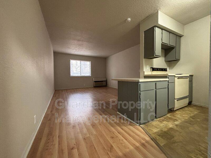 Apartment for rent at 1602 Brookside Dr, Saint Joseph, MO 64506