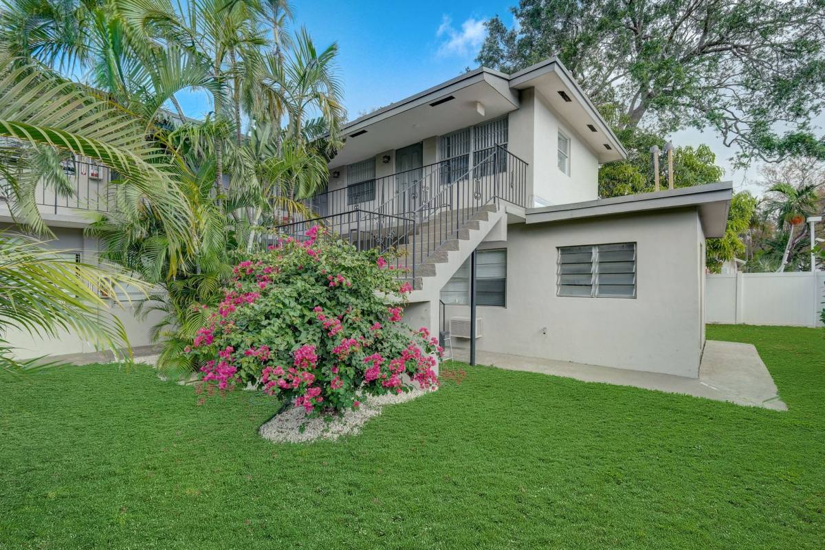 Apartment for rent at 515 SE 9th St, Fort Lauderdale, FL 33316