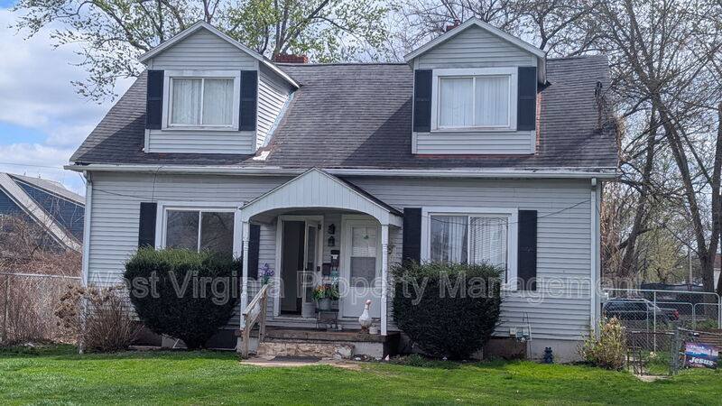 Apartment for rent at 1408 1 2 St Mary's Ave, Parkersburg, WV 26101
