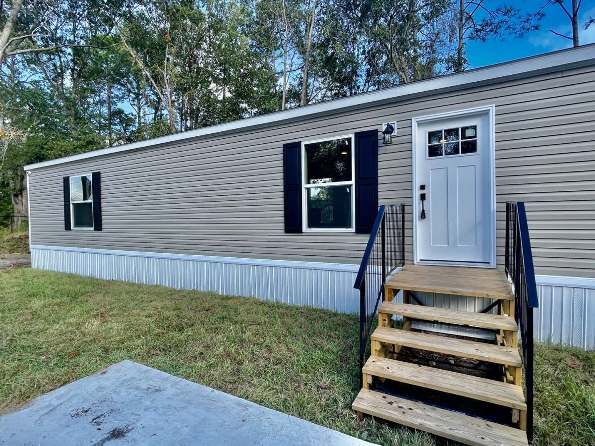House for rent at 27480 Ohio St, Hilliard, FL 32046