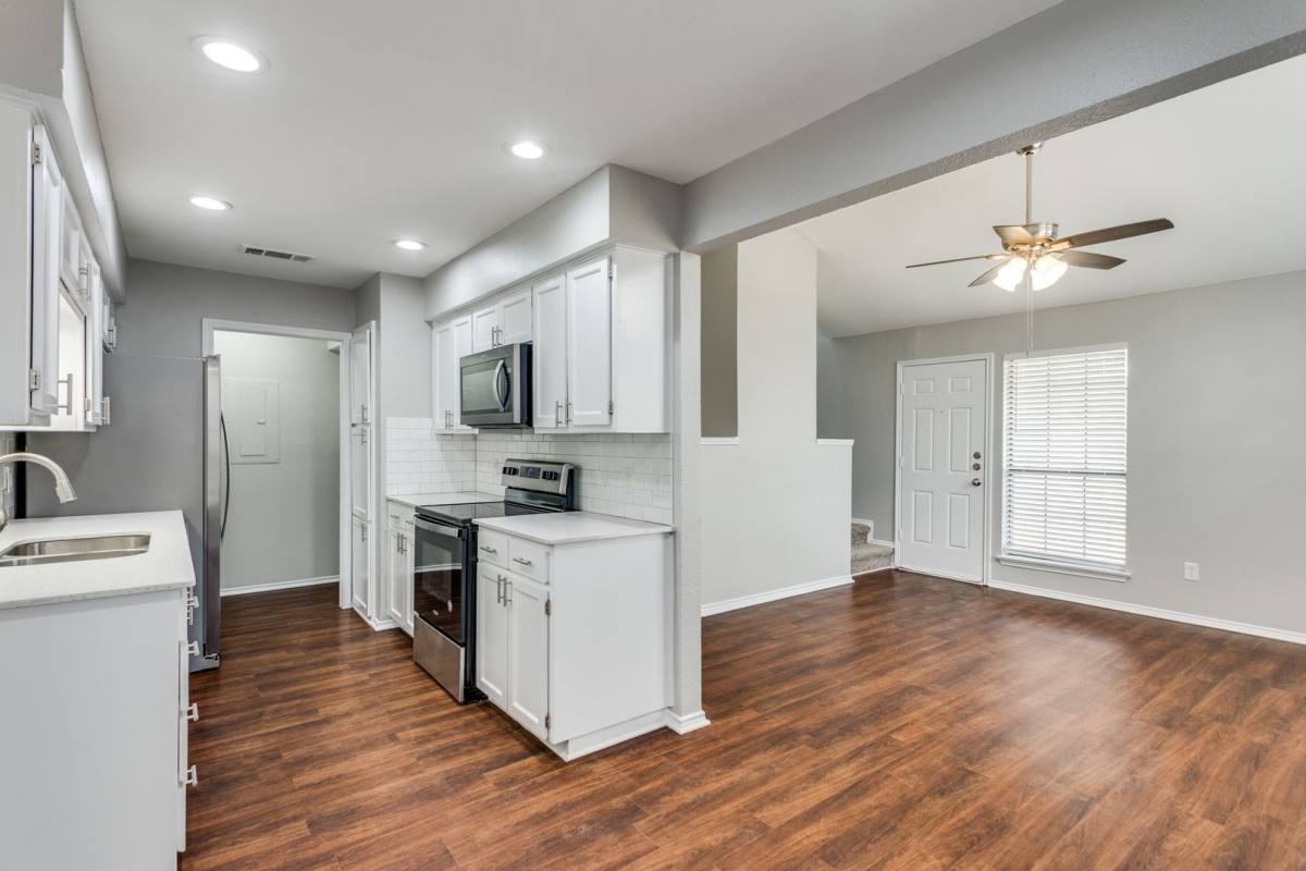 Townhouse for rent at 117 Peachtree Court #B, Kennedale, TX 76060