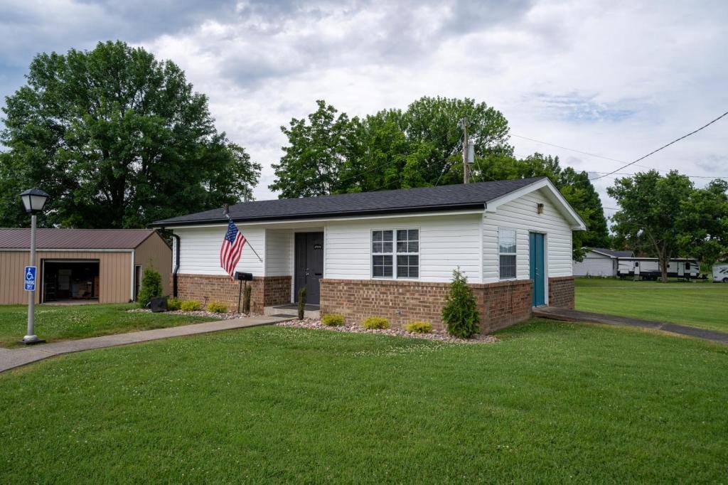 Apartment for rent at 400 N Kelsey St #B5, Sturgis, KY 42459