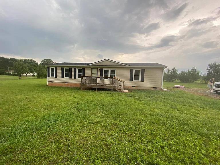 House for rent at 3801 Turner Rd, Williamson, GA 30292
