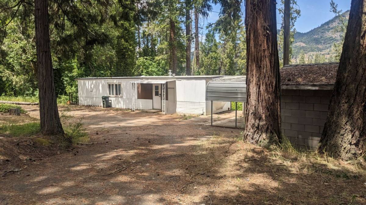 Apartment for rent at 4300 Rogue River Highway, Grants Pass, OR 97527