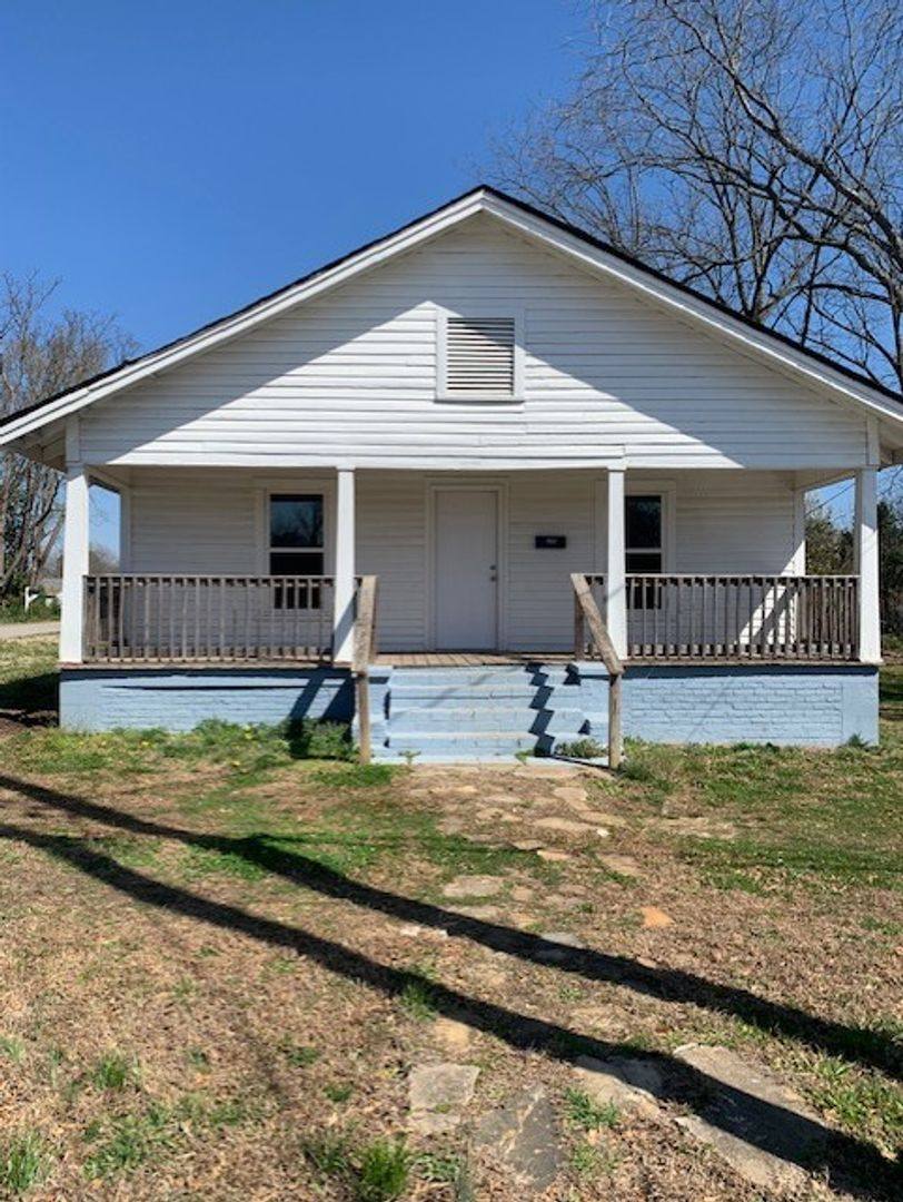 House for rent at 322 10th St, Gaffney, SC 29340