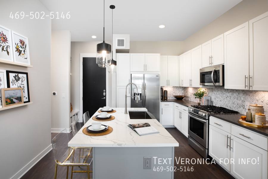 Apartment for rent at 2707 Summer St, Houston, TX 77007