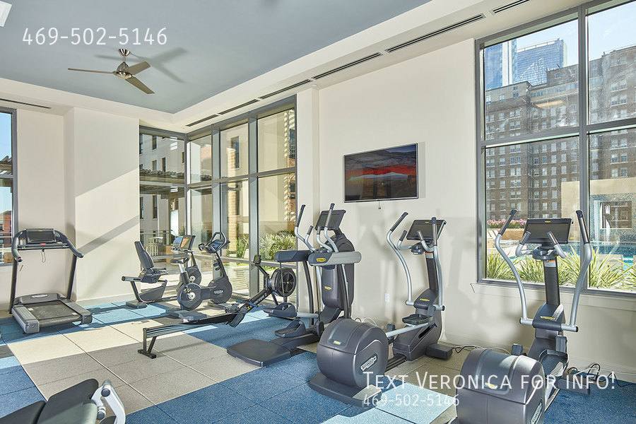 Apartment for rent at 490 Travis St, Houston, TX 77002