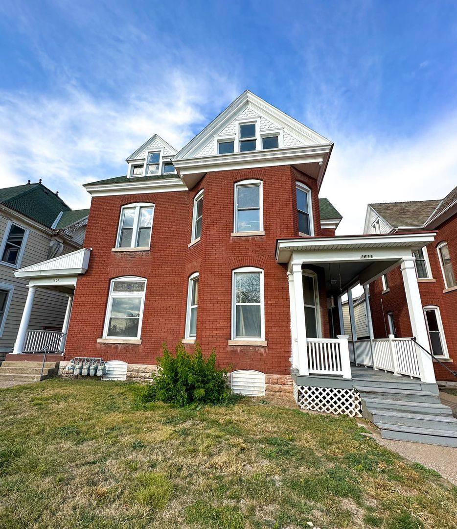Apartment for rent at 1609-1611 Broadway St, Quincy, IL 62301