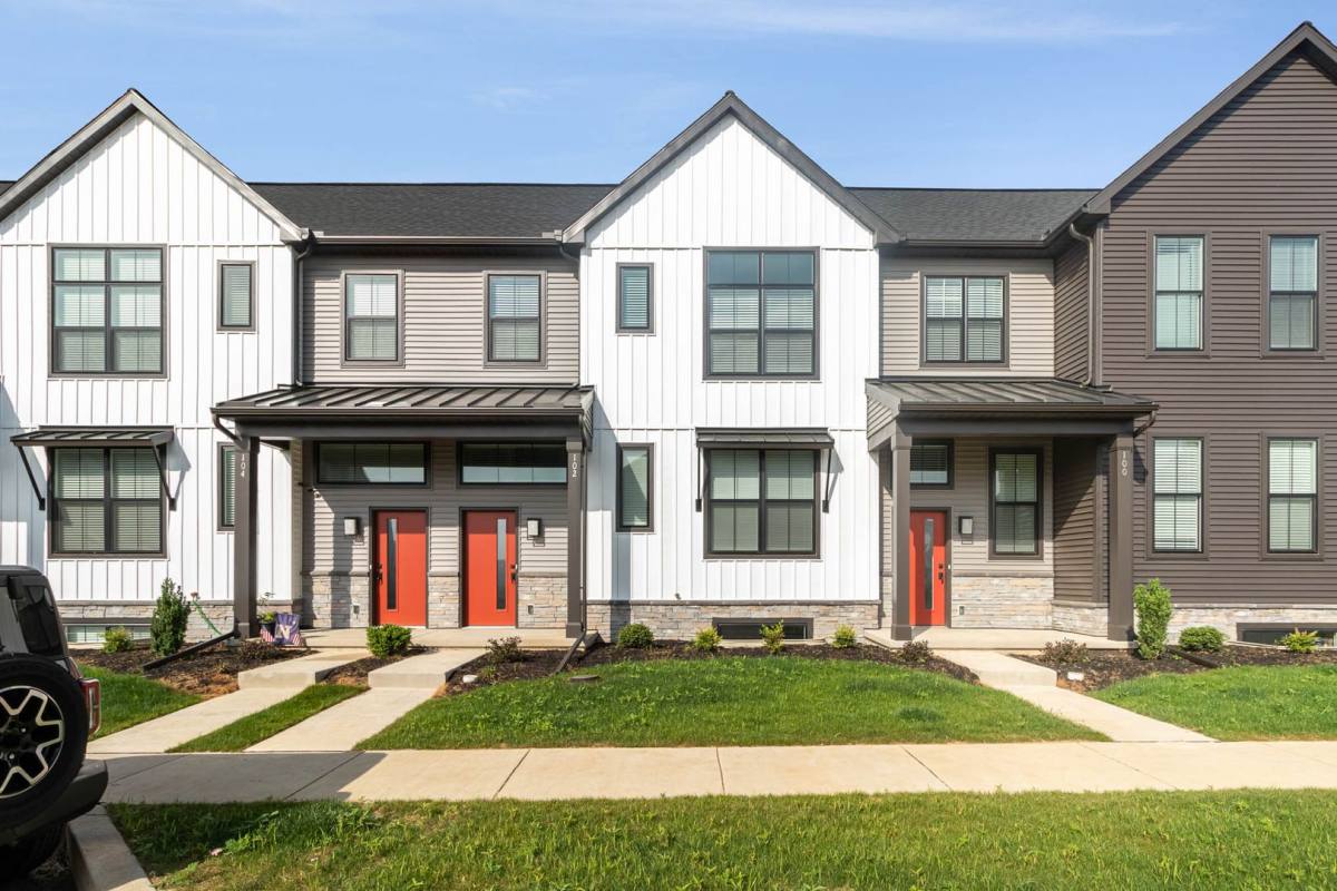 Townhouse for rent at 102 Stickley Dr, Mechanicsburg, PA 17055