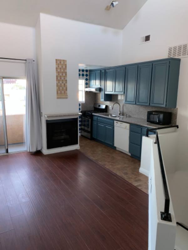Townhouse for rent at 2436 S Federal Ave #8, Pacific Palisades, CA 90272