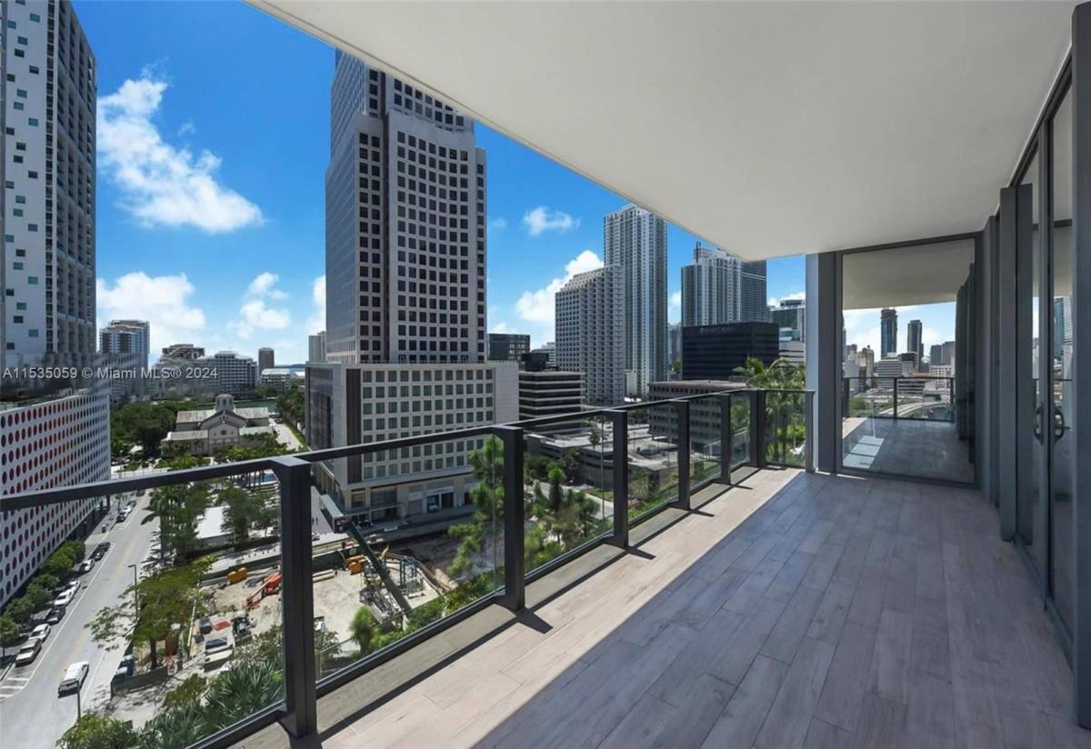 Apartment for rent at 68 SE 6th St #A811, Miami, FL 33131