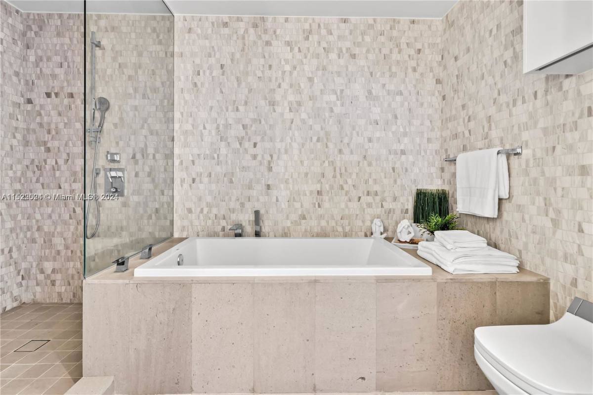 Apartment for rent at 68 SE 6th St #2012, Miami, FL 33131