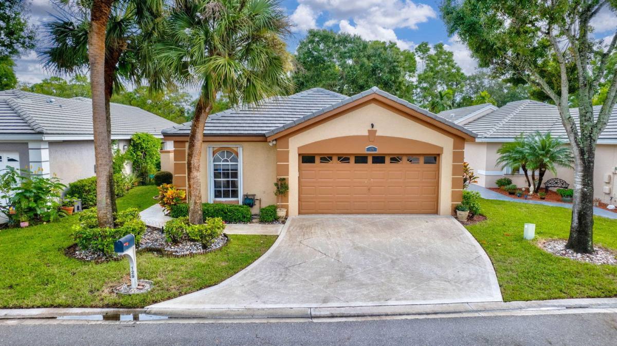 House for rent at 129 Harbor Lake Circle, West Palm Beach, FL 33413