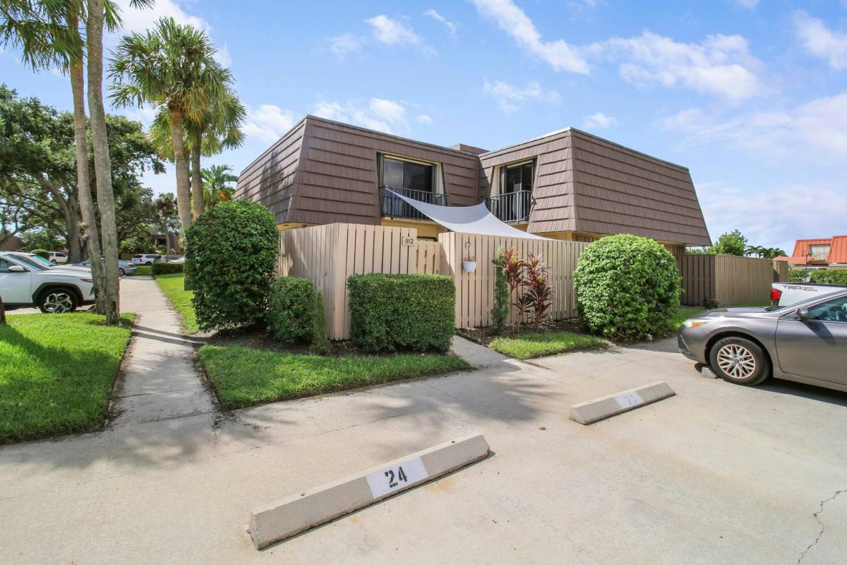 Townhouse for rent at 912 9th Court, Palm Beach Gardens, FL 33410