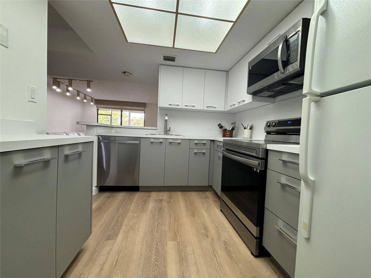 Apartment for rent at 5550 NW 44th St #104B, Fort Lauderdale, FL 33319