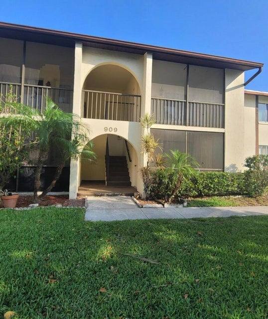 Apartment for rent at 4988 Sable Pine Circle #B2, West Palm Beach, FL 33417