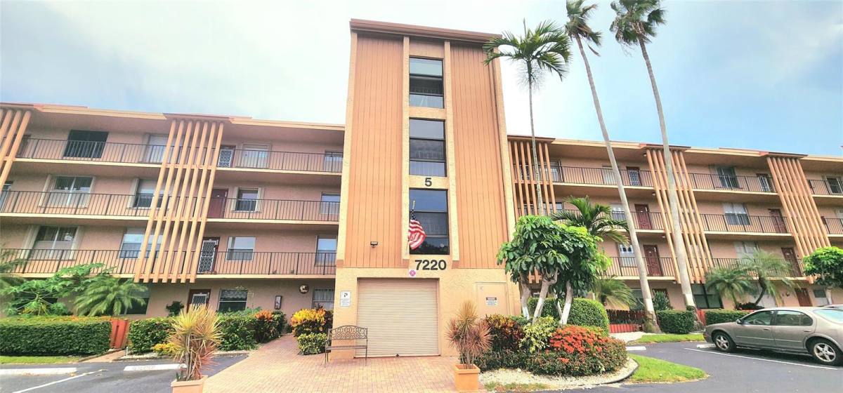 Condo for rent at 7220 Lake Circle Dr #402, Pompano Beach, FL 33063