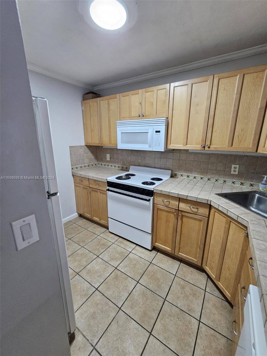 Apartment for rent at 10002 Winding Lake Rd #101, Fort Lauderdale, FL 33351