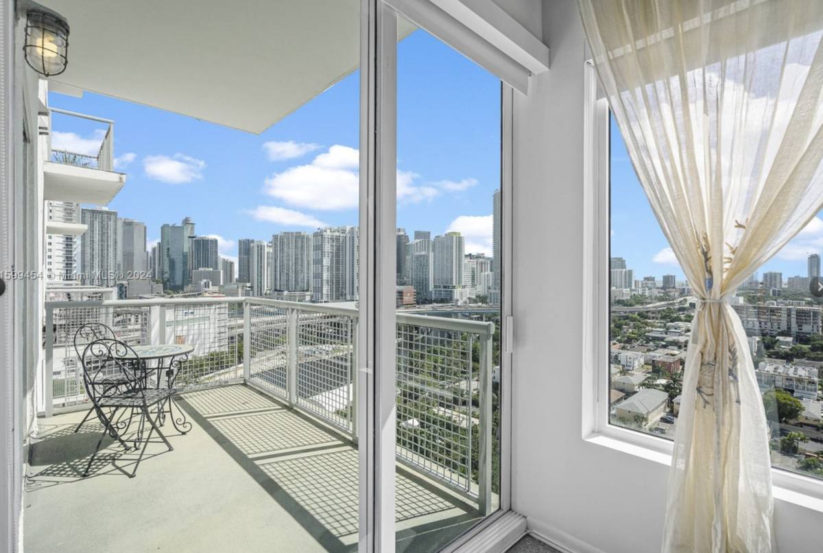 Apartment for rent at 10 SW S River Dr #PHI11, Miami, FL 33130