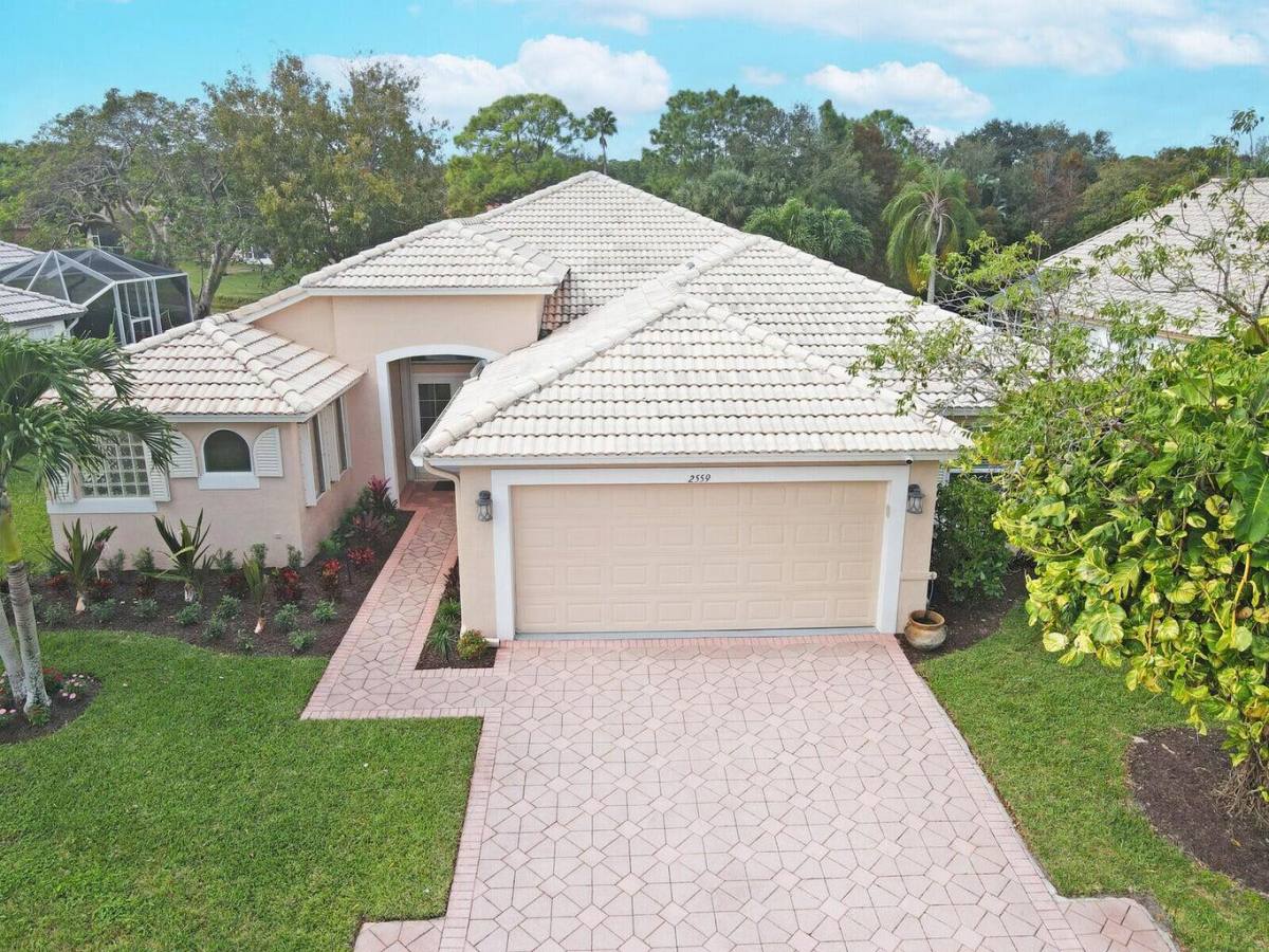 House for rent at 2559 Egret Lake Dr, West Palm Beach, FL 33413