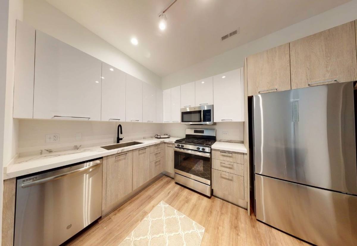 Apartment for rent at 2553 S Wabash Ave, Chicago, IL 60616