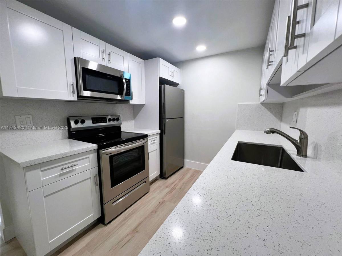 Apartment for rent at 2002 Granada Dr #J3, Pompano Beach, FL 33066