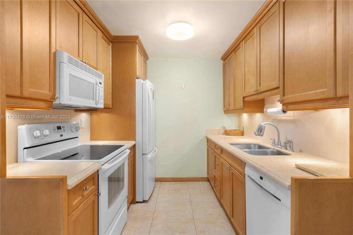 Condo for rent at 2301 Lucaya Bend #G1, Pompano Beach, FL 33066