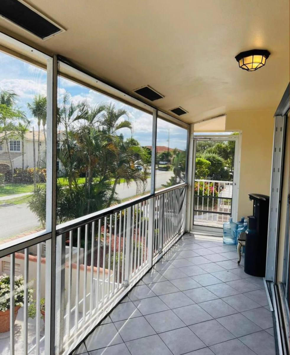 Apartment for rent at 371 SW 8th St #2-H-W, Boca Raton, FL 33432