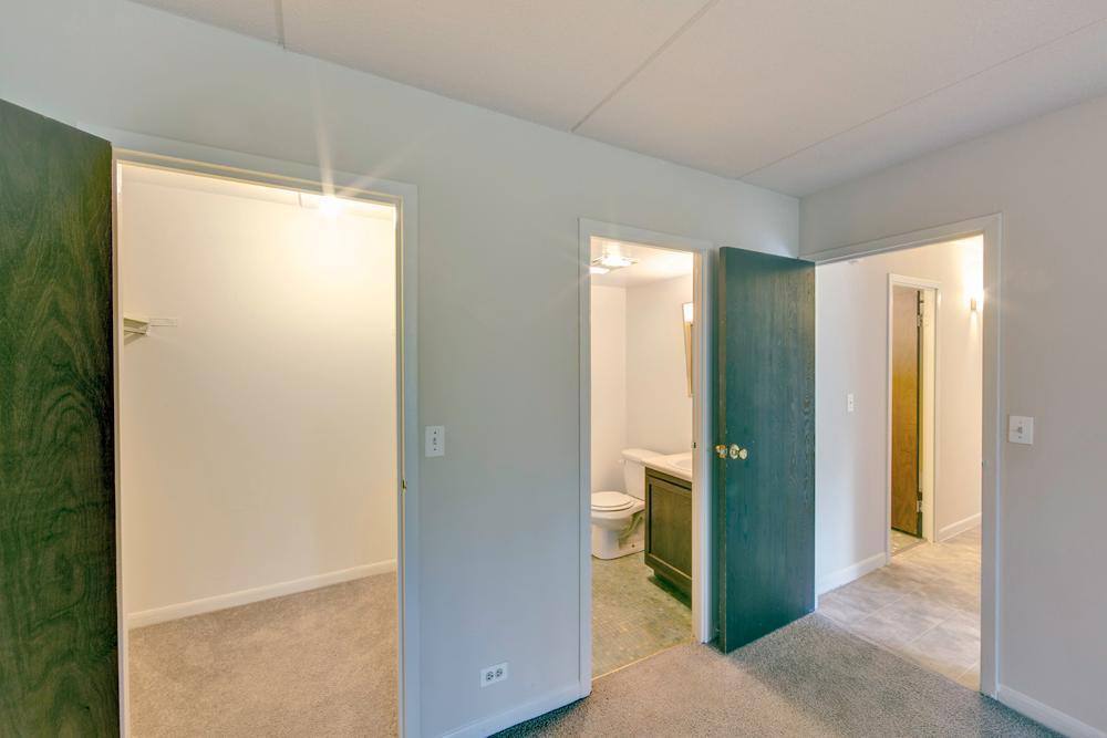 Apartment for rent at 2805 W Glen Flora Ave, Waukegan, IL 60085