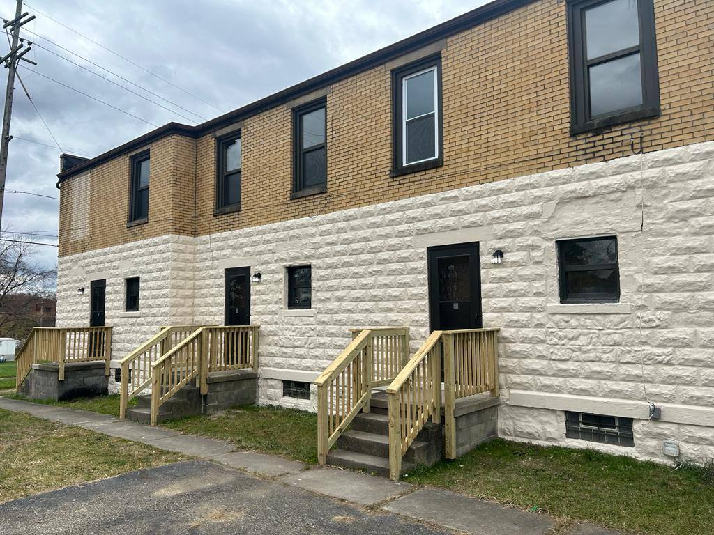 Apartment for rent at 24 E Dennick Ave #1, Youngstown, OH 44505