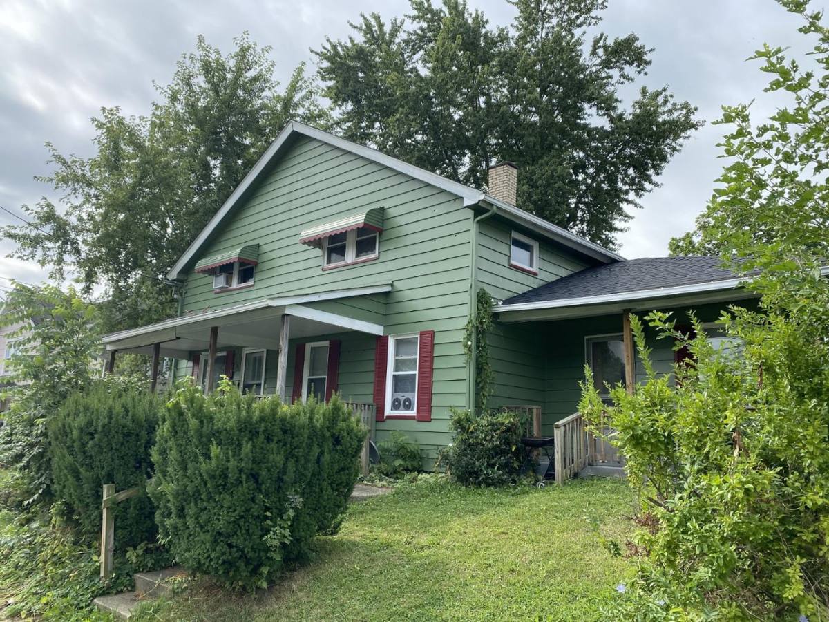 Townhouse for rent at 815 Warren Ave #1, Niles, OH 44446