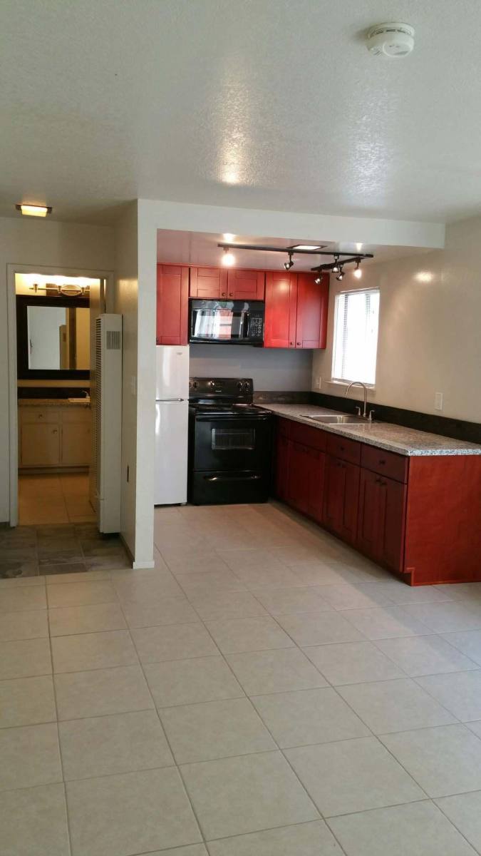 House for rent at 2118 H St #3, Sacramento, CA 95816