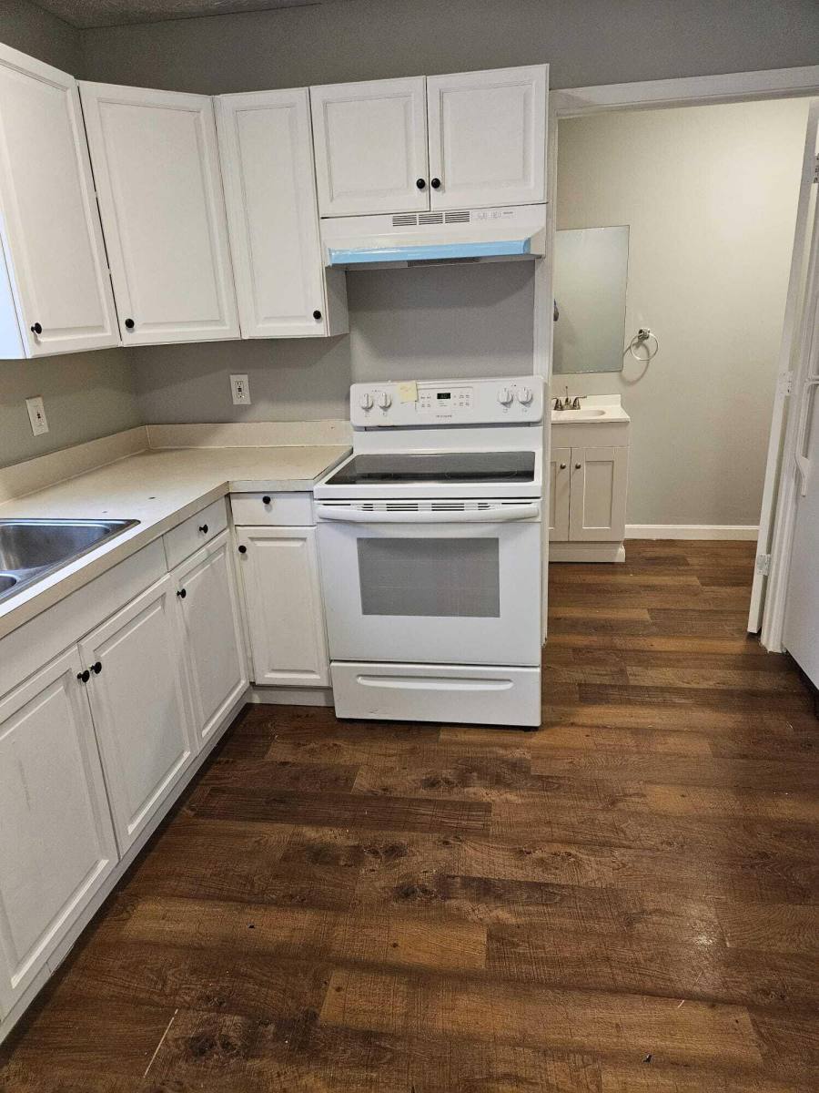 Townhouse for rent at Oakwood Acres, 1800 E 42nd St #B, Lorain, OH 44055