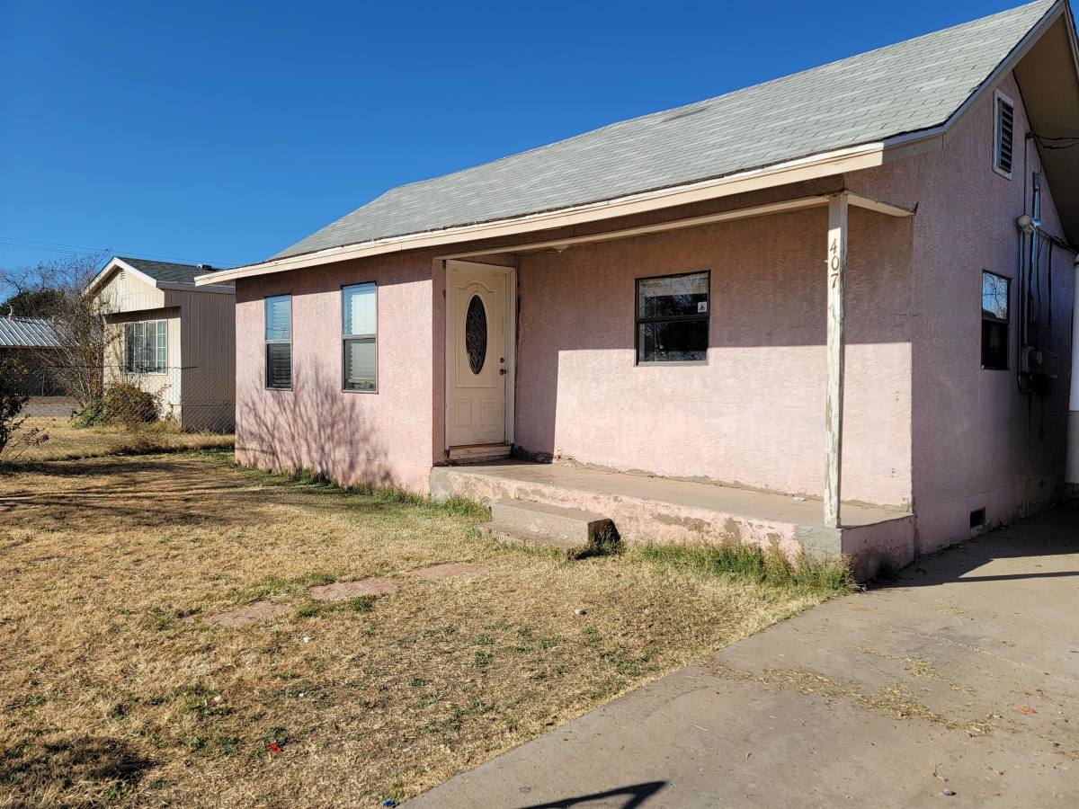 House for rent at 407 E Mathews St, Roswell, NM 88203