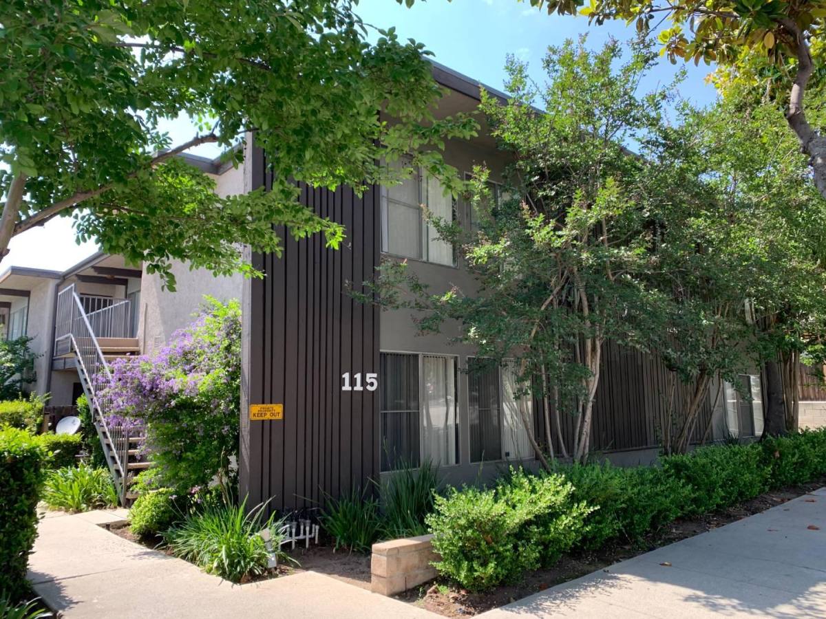 Apartment for rent at 115 N Myrtle Ave #C2, Monrovia, CA 91016