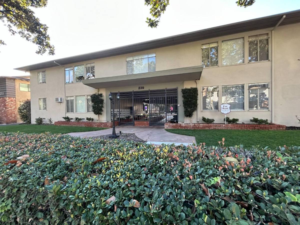 Apartment for rent at 239 South Madison Avenue, 239 S Madison Ave #2, Pasadena, CA 91101
