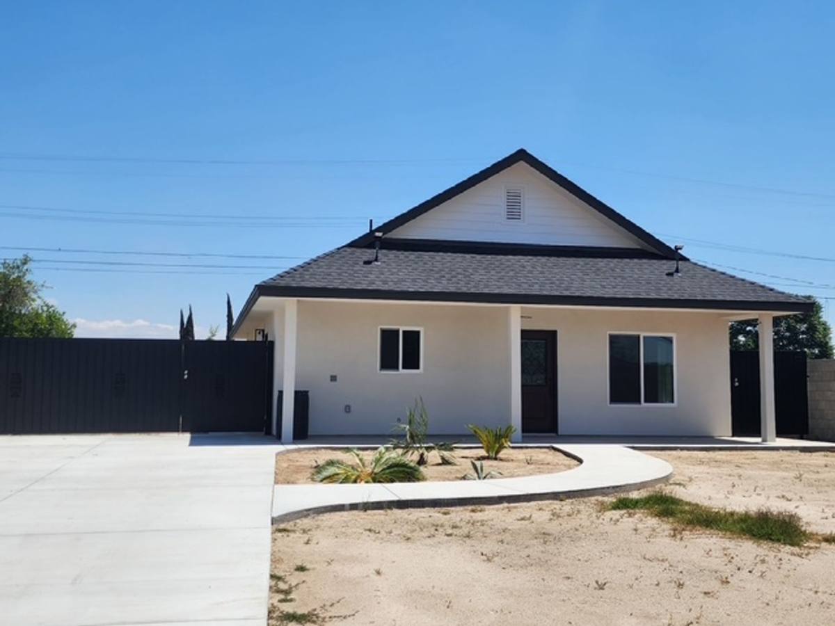 House for rent at 1102 Kelly St, Bakersfield, CA 93304