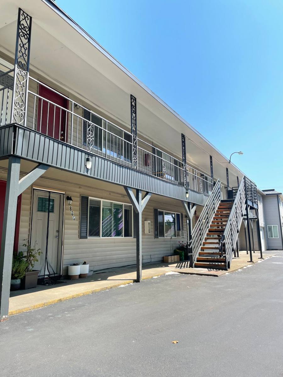 Apartment for rent at 817-899 25th St SE, Salem, OR 97302
