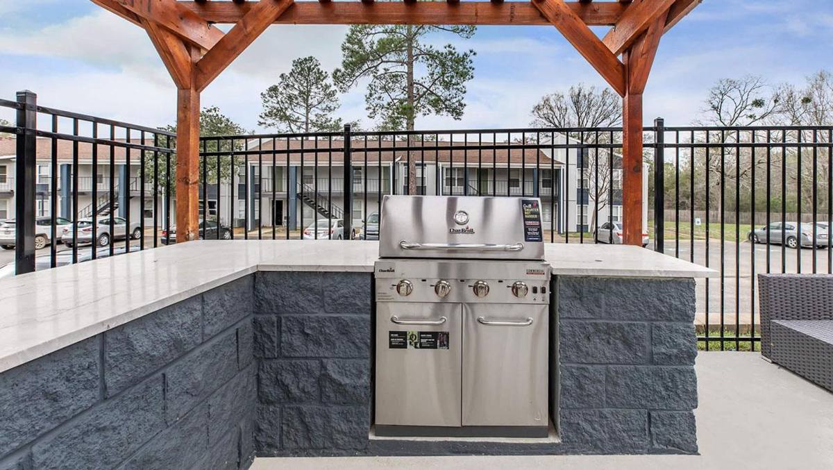 Apartment for rent at 1010 Sugar Lane, Palestine, TX 75801
