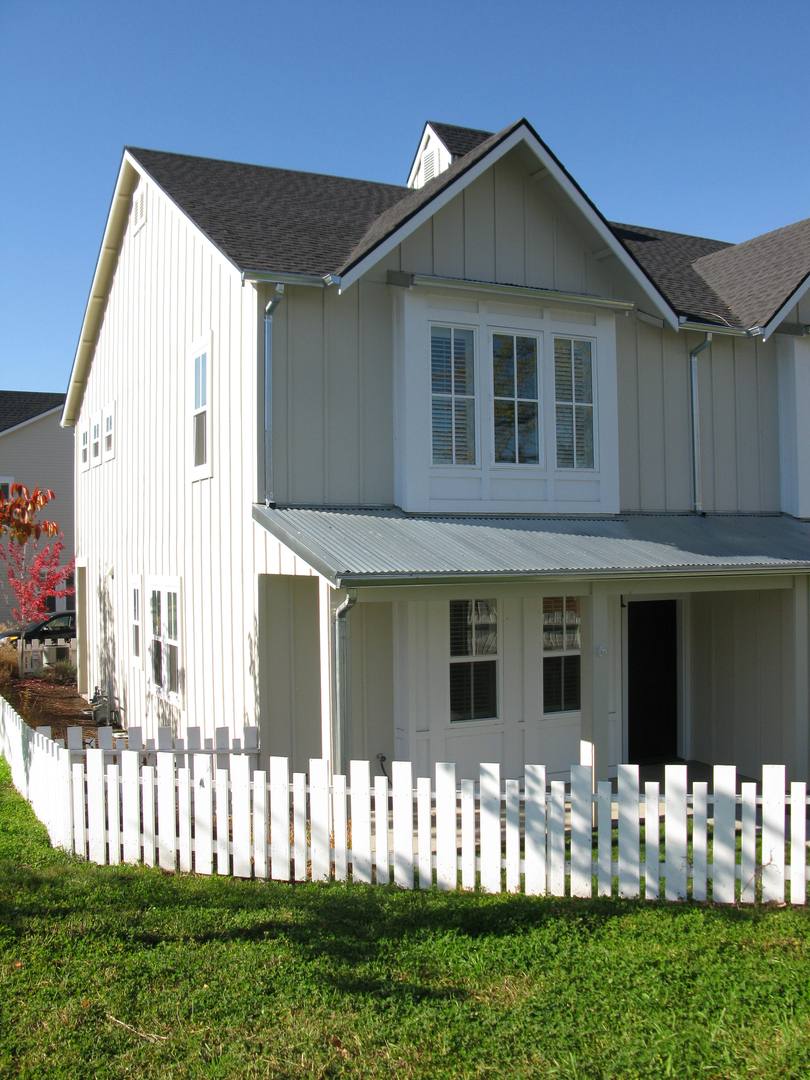 Townhouse for rent at 515 E G St, Jacksonville, OR 97530